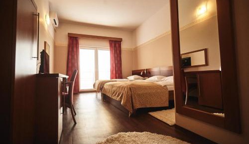 Family Room (3 Adults)