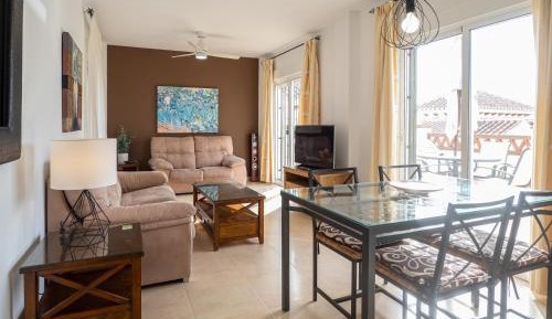 Apartment with Pool View 