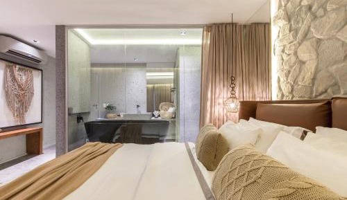 Double Room with Oval Bathtub