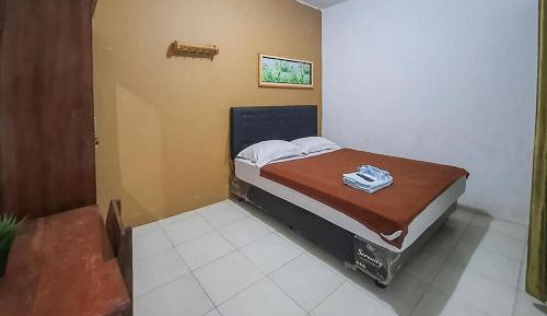 Standard Double Room with Shared Bathroom