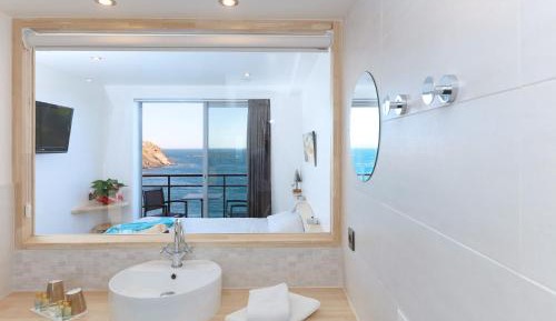 Triple Room with Balcony Sea View