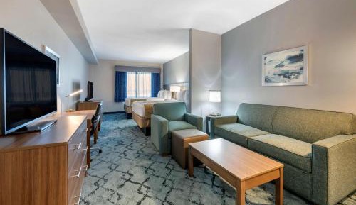 Queen Suite with Two Queen Beds with Sofa Bed