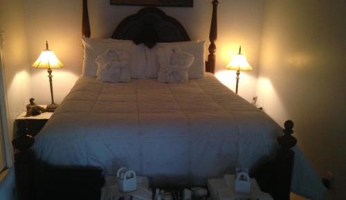 Queen Suite with Lake View