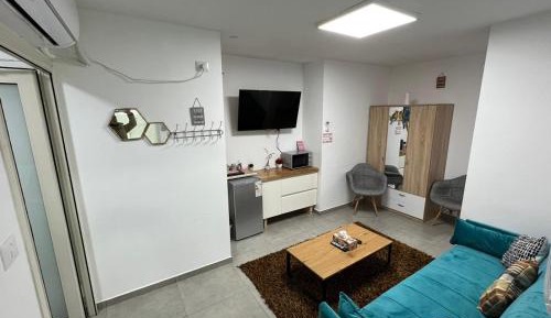 Apartment with Mountain View