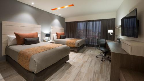 Deluxe Two Beds 