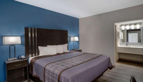 Queen Room - Disability Access - Roll in Shower