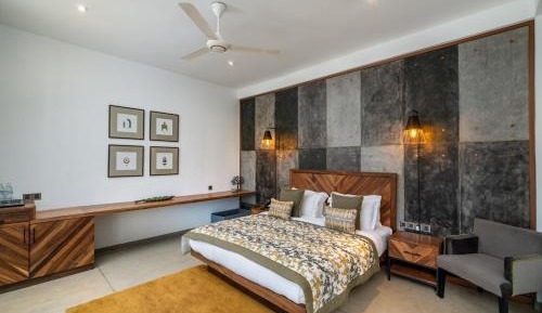 Deluxe King Suite