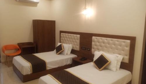 Deluxe Double Room (2 Adults + 1 Child)