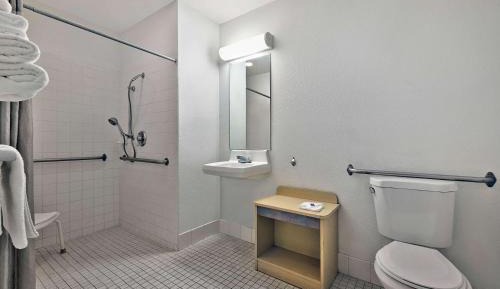 Queen Room - Disability Access - Roll in Shower