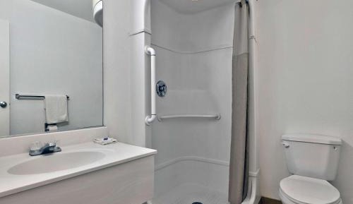 Deluxe Quadruple Room - Non-Smoking