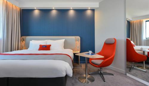 Standard Queen Room - Accessible with Free Breakfast