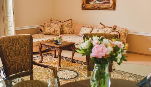 Deluxe King Suite