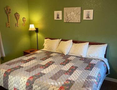 Standard Queen Room