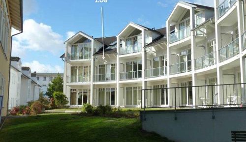 One-Bedroom Apartment with Balcony