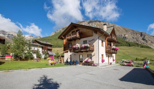 Superior One-Bedroom Apartment with Balcony