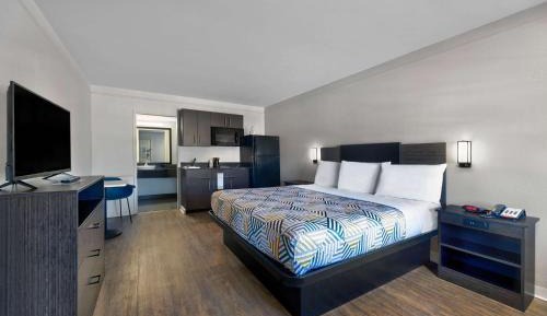 King Room - Disability Access - Non-Smoking