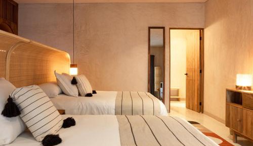 Queen Suite with Two Beds