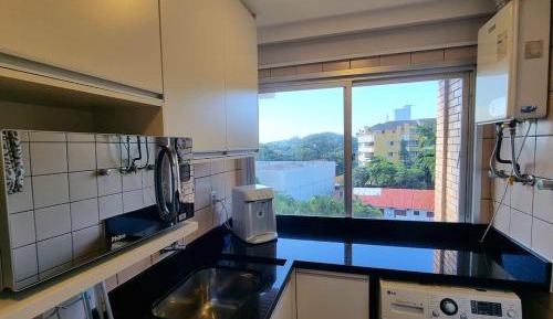 Apartment with Mountain View