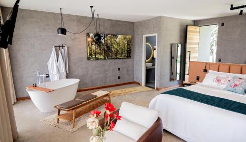 King Room with Spa Bath