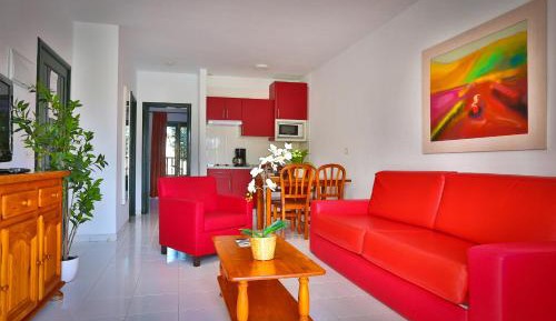 One-Bedroom Apartment with Garden View and King Bed (2 Adults)