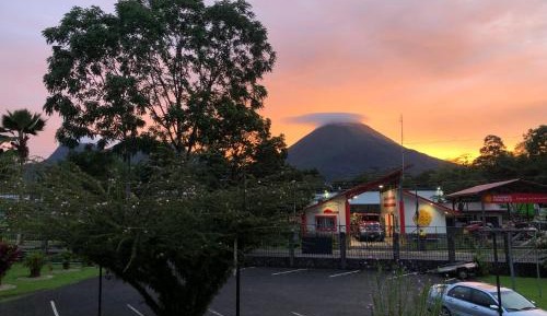 Apartment with Mountain View