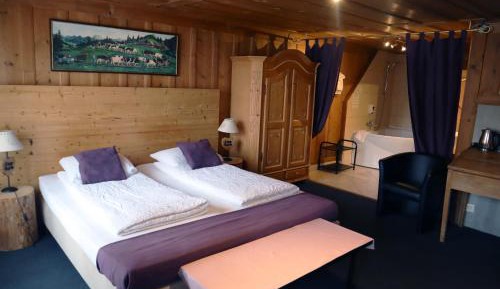 Superior Double Room with Simple Bath