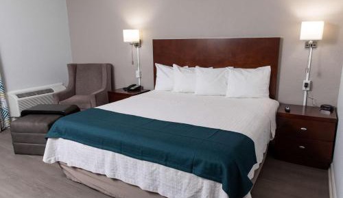 Deluxe King Room - Non-Smoking