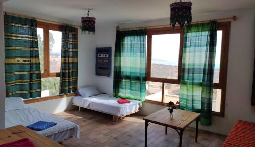 Apartment with Mountain View