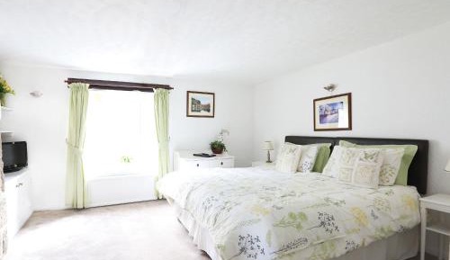 Twin Room with Private Bathroom