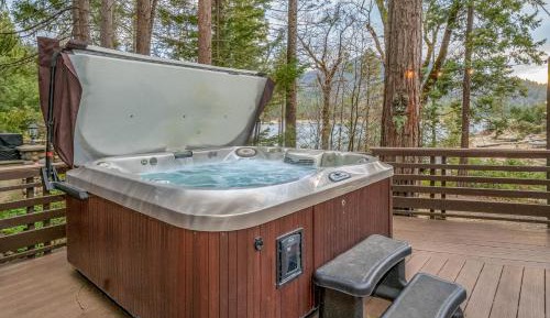 Five Bedroom Holiday Home