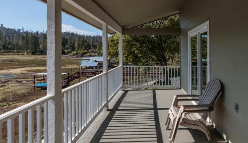 Five Bedroom Holiday Home