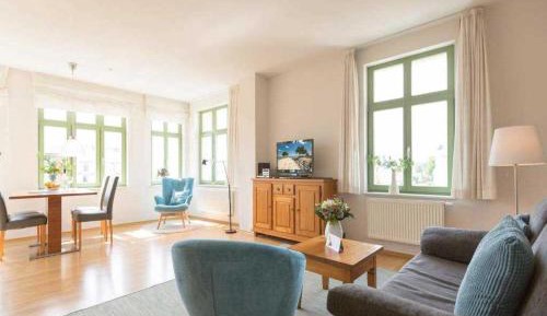 One-Bedroom Apartment with Sea View