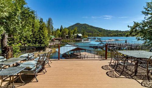 Six Bedroom Holiday Home