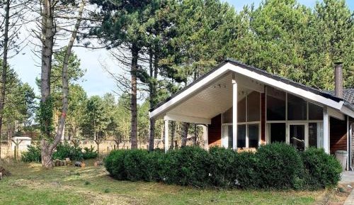 Three-Bedroom Holiday Home 