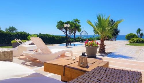 Villa - Beach Front