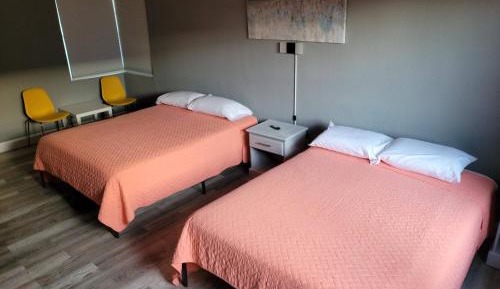 Deluxe Queen Suite