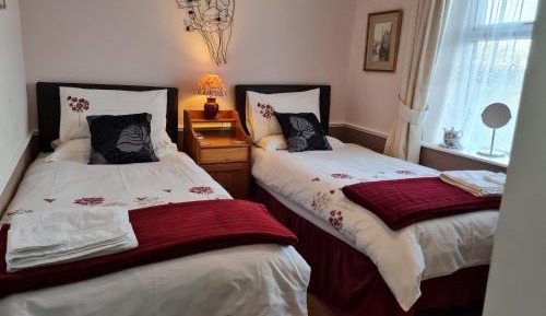 Twin Room with Private Bathroom