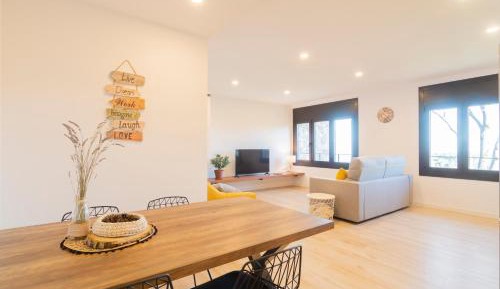 Apartment with Mountain View