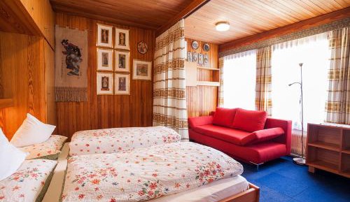 Apartment with Mountain View