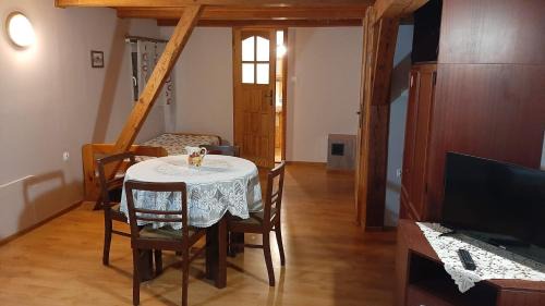 Quadruple Room with Private Bathroom