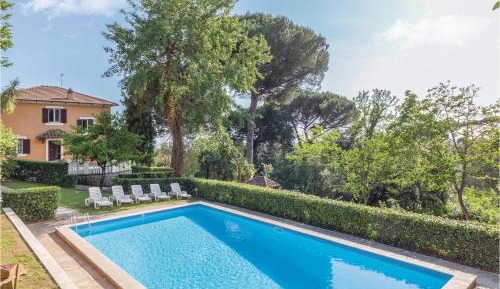 Five-Bedroom Holiday Home