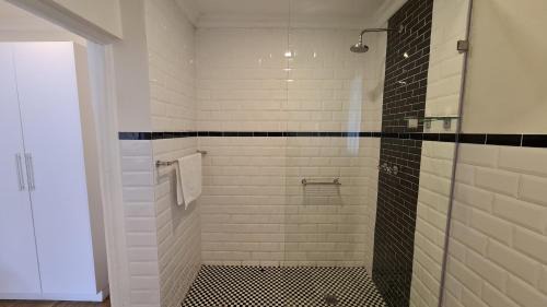 Deluxe Double Room (2 Adults + 1 Child)