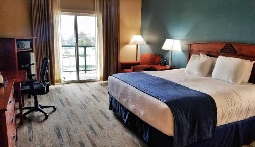 Deluxe King Room with Balcony and Ocean View