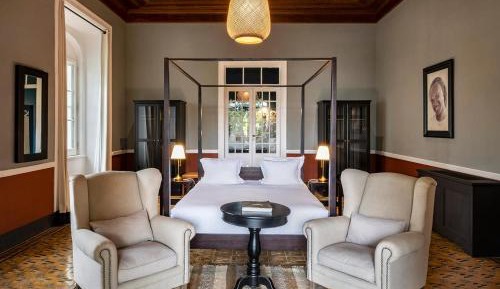 Deluxe Master Suite