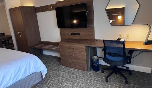 Standard King Room with Sofa Bed - Non-Smoking