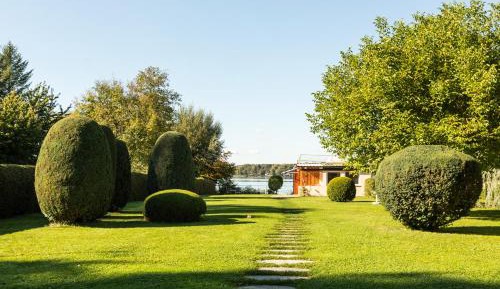 Apartment with Lake View