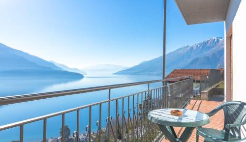 Apartment with Lake View