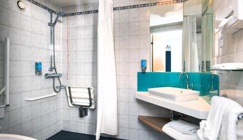 Double Room with Free Hot Breakfast - Accessible