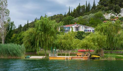 Apartment with Lake View