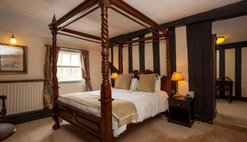 Four Poster Room